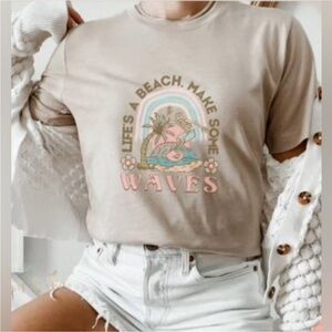 Graffic Lifes a Beach Short Sleeve Tee